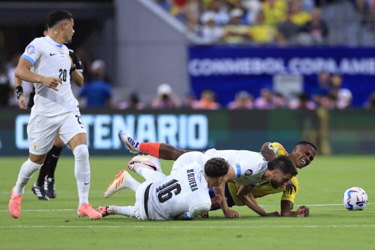 Key Tottenham man leaves pitch in tears after picking up injury