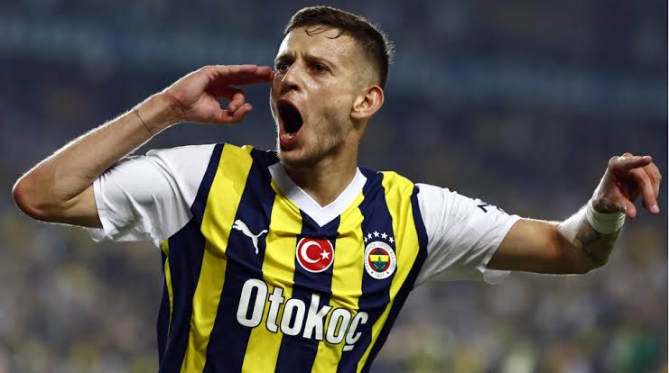 Tottenham table €25m bid to steal 32 G/A Polish star from the ‘Special One’ Turkish club