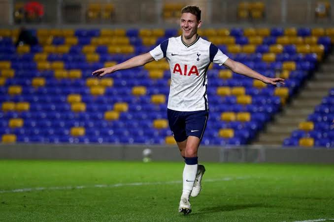 19-year-old Tottenham youngster really impresses in new position in first friendly match