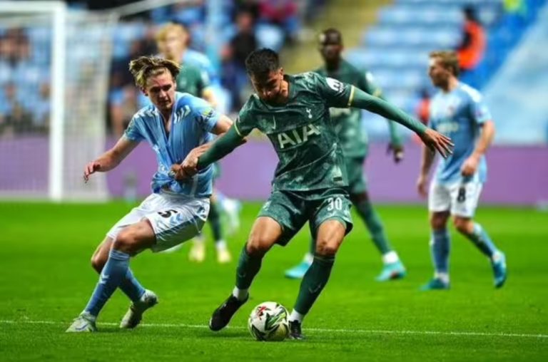 Unfair decision: Postecoglou totally ignored Tottenham star on the bench last night