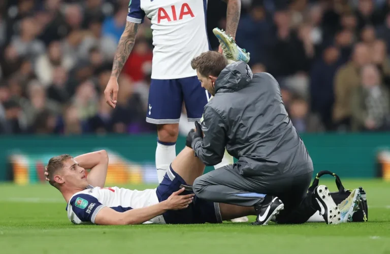 Injury expert Detailed how long Micky Van de Ven will be out for