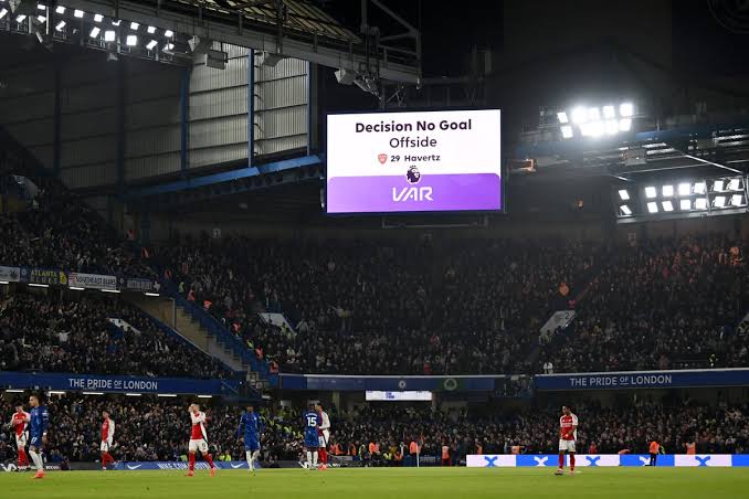 Arsenal and Tottenham better off in new infuriating Premier League table without VAR