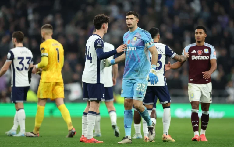 Tottenham and Villa ready to sign £25M defender who is choosing new club in ‘coming hours