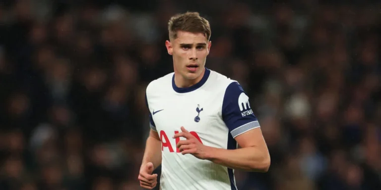‘Doesn’t have a clue’: Glenn Hoddle says he’s noticed a ‘problem’ in Micky van de Ven’s game at Tottenham