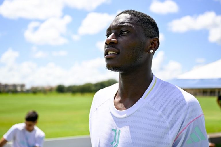 Randal Kolo Muani makes Tottenham transfer decision as £39m bid comes to light