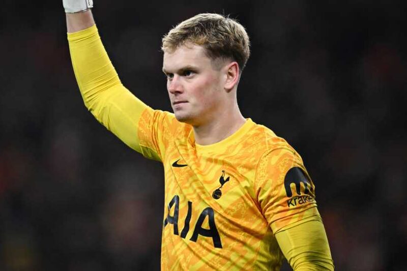 Fewer touches than Kinsky: Frank must now drop 5/10 Spurs man who lost 60% of his duels