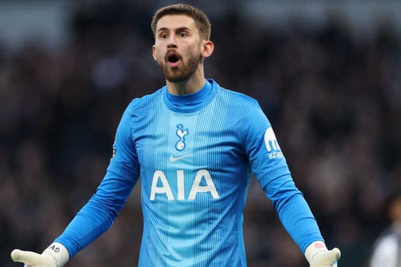 Frank must axe “anonymous” 3/10 Spurs flop who had fewer touches than Vicario last night